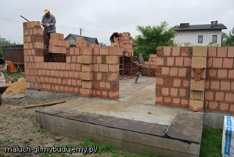 Ściany 7:00....14:00 !! 1000szt. pustaków zużyli, reszty pustaków nie dowieźli :D