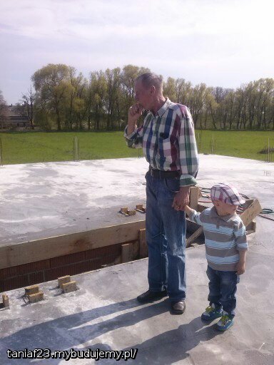 strop i maly mieszkaniec tego domku