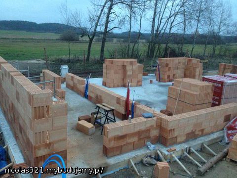 ściany idą w górę