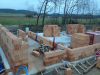 ściany idą w górę