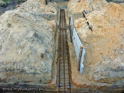 2009.06.04_18-47
zbrojenia w wykopie