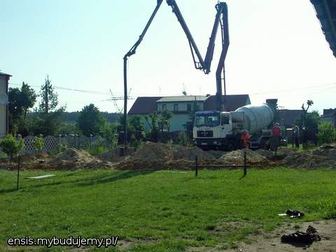2009.06.05_07-37
zalanie ławy fundamentowej