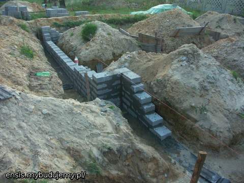 2009.07.13_20-59
murowanie fundamentów