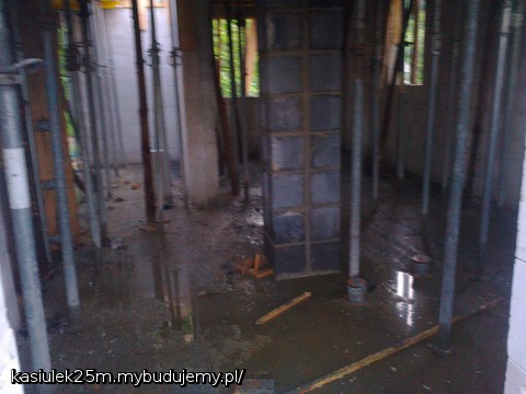 lepiej było tam nie wchodzić bo trochę kapało betonem