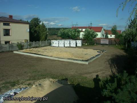 2009.09.05_16-38
zasypane fundamenty