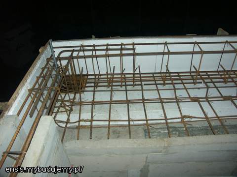 2009.10.21_18-34
zbrojenia podciągu, płyty nad gankiem oraz słupa