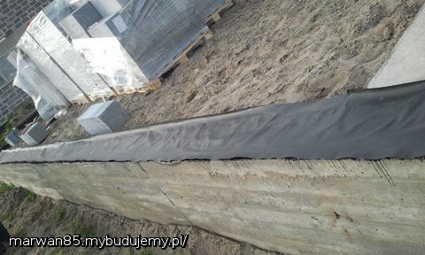 Papa przyklejona. Czas zacząć murowanie