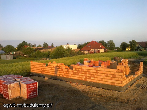 Po pierwszym dniu murowania