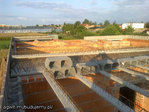 Widok z poziomu stropu