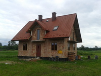 brak tylko drzwi wejściowych i drugich do kotłowni