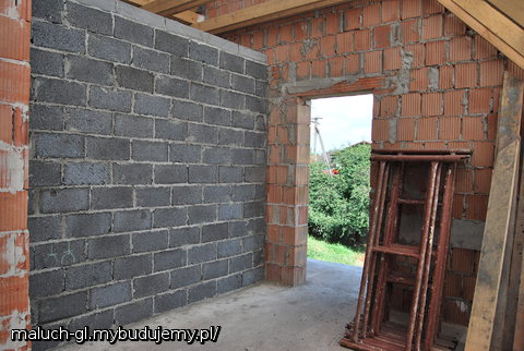 sypialnia z balkonem