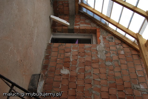 pokój z 2 oknami dachowymi z  przejściem do pokoju 30 m.