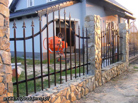 wykańczamy ogodzenie łupkiem