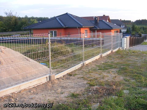 cała działka ogrodzona!! :)