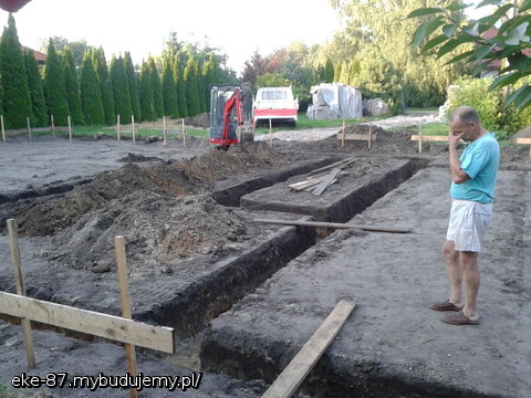 Kopanie ław fundamentowych