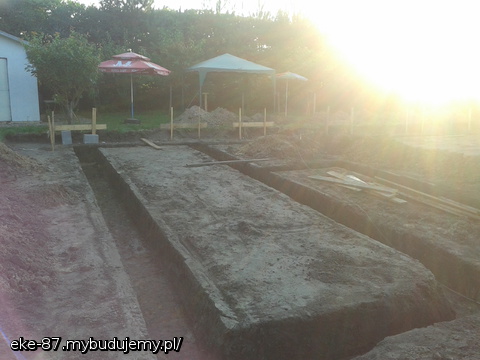 Kopanie ław fundamentowych 3