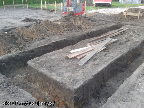Kopanie ław fundamentowych 4