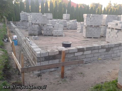 stawianie ścian fundamentowych 1