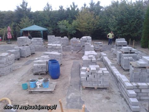 stawianie ścian fundamentowych 4