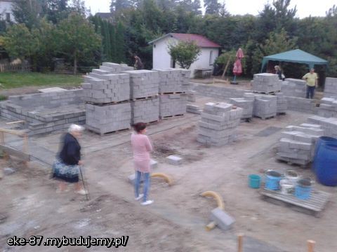 stawianie ścian fundamentowych 5
