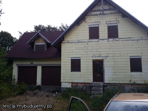 ogólny widok domu od strony ulicy