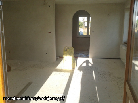 widok na kuchnie z salonu