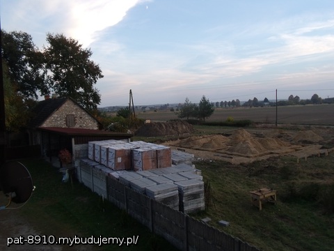 Czyż nie piękna panorama? Widok z balkonu na mój domek:)