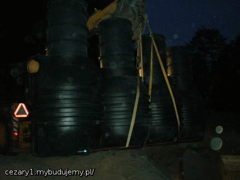 Oczyszczalnia Bioekocent 4400 w trakcie wkładania do szalunku.