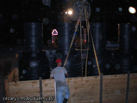 osadzanie zbiorników w szalunku c.d.