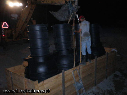 osadzanie zbiorników w szalunku c.d.