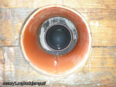 odpływ ścieków (w szalunku)