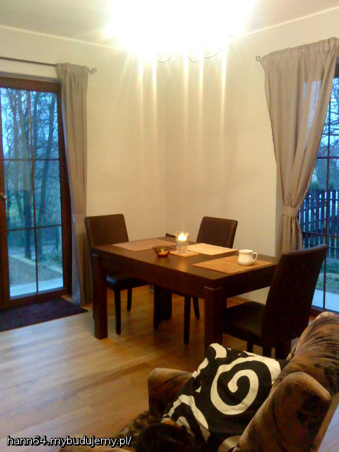 Krzeseł jest w ogóle 6:)