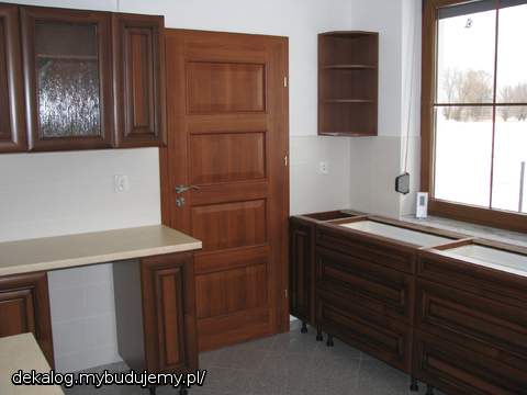 jeszcze tylko trzeba zamocować blaty