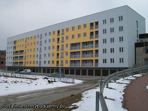 Mieszkania - ul. Wiejska, Skarżysko-Kamienna

Budynek mieszkalny w Skarżysku Kamiennej powstaje przy ul. Wiejskiej, w spokojnej okolicy nieopodal lasu, 
z dala od zgiełku miasta i typowych miejskich blokowisk. Jednocześnie punkt ma znakom