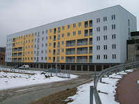 Mieszkania - ul. Wiejska, Skarżysko-Kamienna

Budynek mieszkalny w Skarżysku Kamiennej powstaje przy ul. Wiejskiej, w spokojnej okolicy nieopodal lasu, 
z dala od zgiełku miasta i typowych miejskich blokowisk. Jednocześnie punkt ma znakom