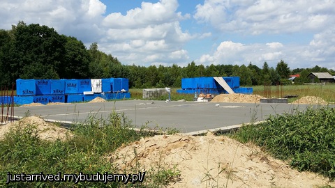 Po zimie zrobiliśmy kanalizację i zalaliśmy chudy beton