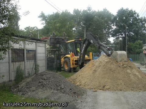 kopanie w ulicy. ZDĄŻYLIŚMY przed nową nawierzchnią:)