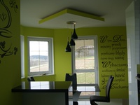 Widok z kuchni na jadalnie