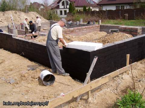 zaczyna się izolacja pozioma
