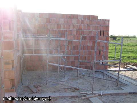 widok z korytarza na kuchnię i kawałek jadalni