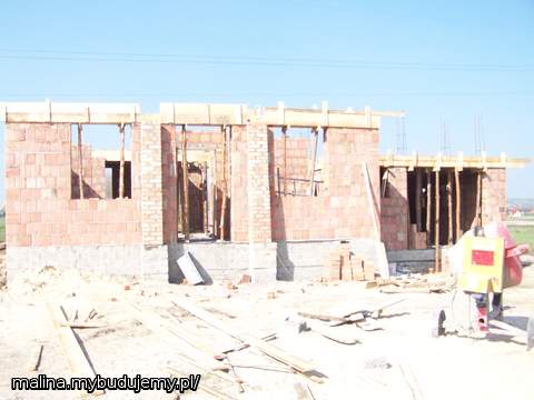 przód domu- przypory wymurowane