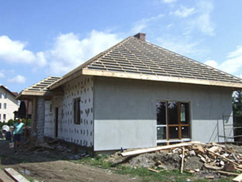 Ocieplenie styropianem i przygotowanie pod dachówki.