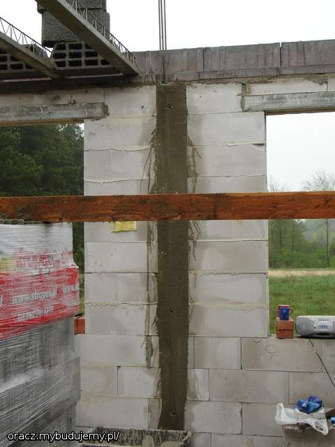 maj 2010: trzpień wzmacniający konstrukcję i podpierający dach