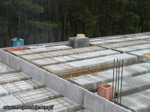 maj 2010: komin dymowo-wentylacyjny (1+1) i przepusty w stropie do wentylacji mechancznej