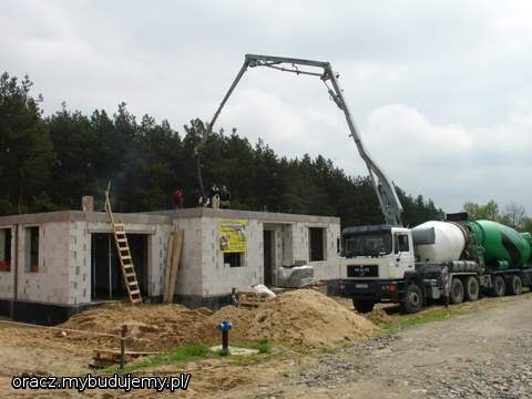 maj 2010: zalewanie stropu betonem (16m3)