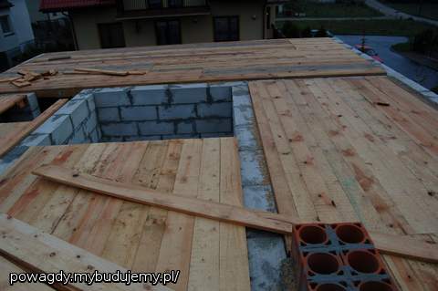 w oczekiwaniu na strop