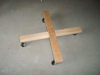 koledzy zadzwonili ze dzisiaj nie maja czasu mi pomoc przy kladzeniu regipsow na suficie i to mnie zmobilizowalo do zbudowania maszyneri  dzieki ktorej bede mogl samodzielnie to zrobic