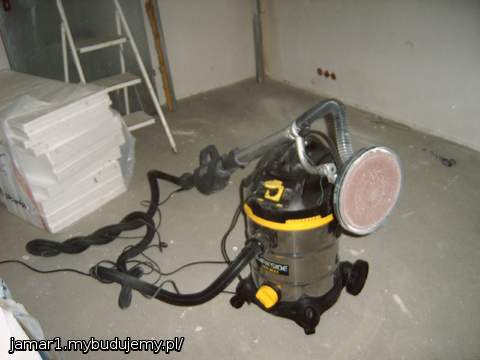 szlifierka podlaczona do odkurzacza tak ze podczas pracy nic sie nie kurzy