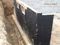 LEWA STRONA DOMKU OD WJAZDU DO GARAZU