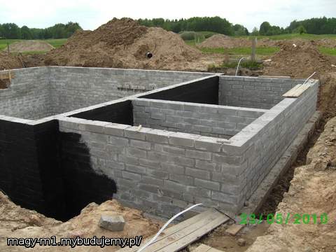 RZUT  ZEWNĘTRZNYCH FUNDAMENTOW Z PRZODU